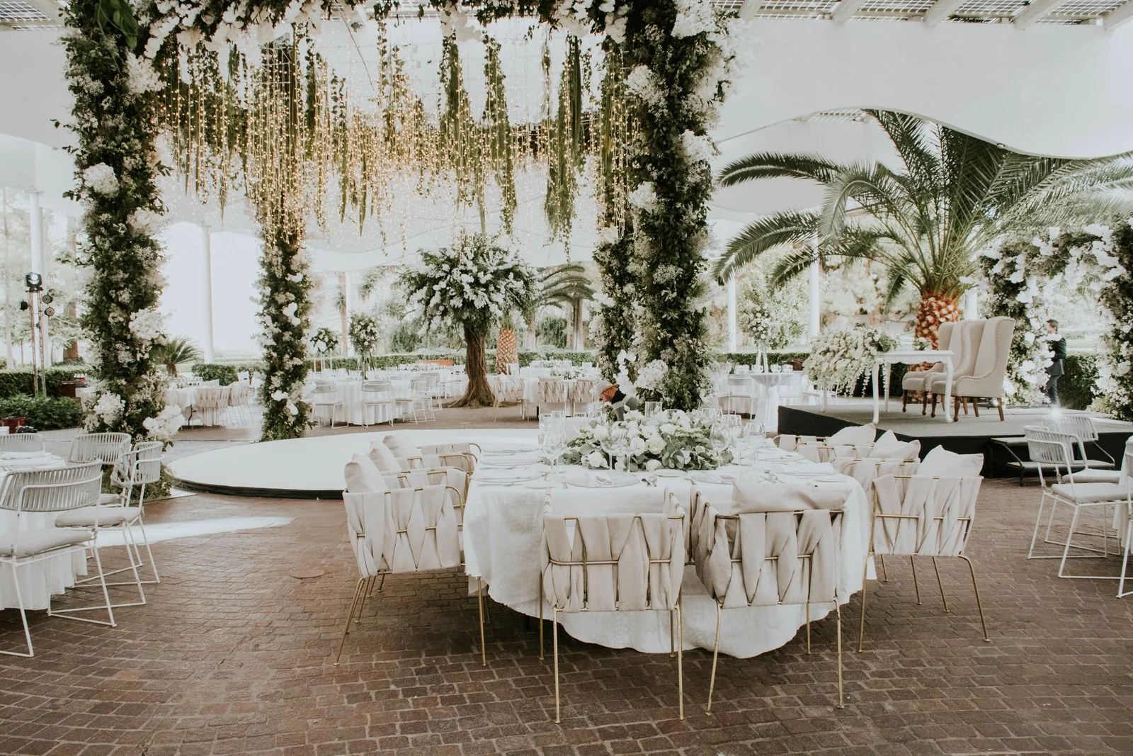What to Include in a Wedding Table Rental Checklist